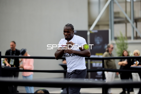 Ringside-Zone Face-Off