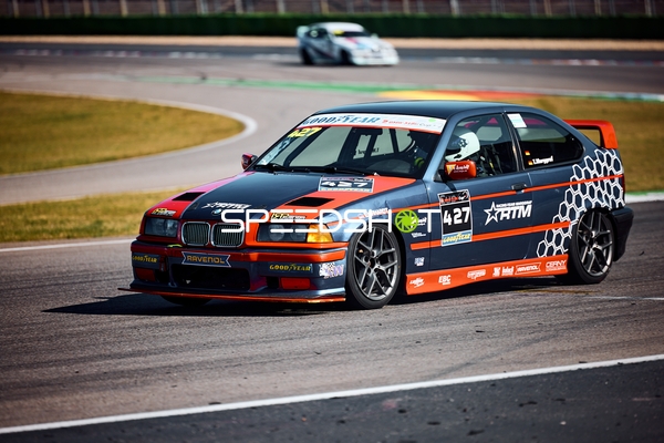 Tobias Marggraf beschleunigt in einem BMW auf dem Hockenheimring