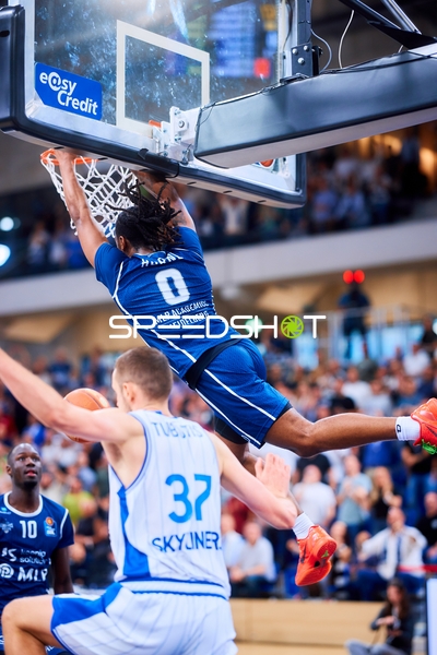 Dunk DJ Horne (0;MLP Academics Heidelberg), Einaras Tubutis (37;Frankfurt Skyliners)