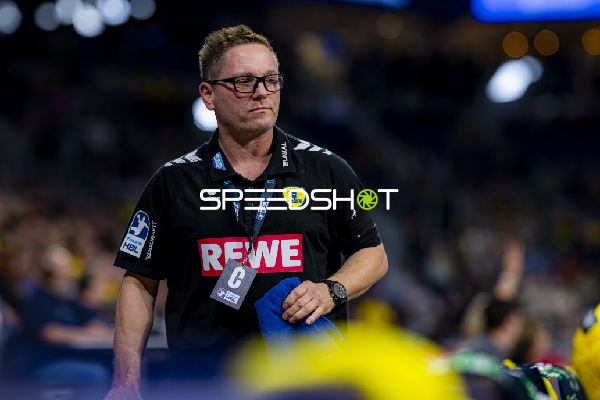 Betreuer von Rhein Neckar Löwen am Spielfeldrand