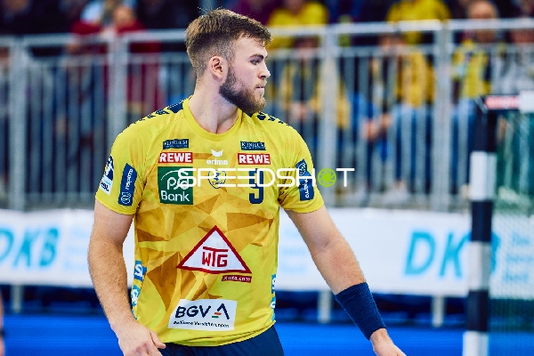 Spieler von Rhein Neckar Löwen auf dem Spielfeld.