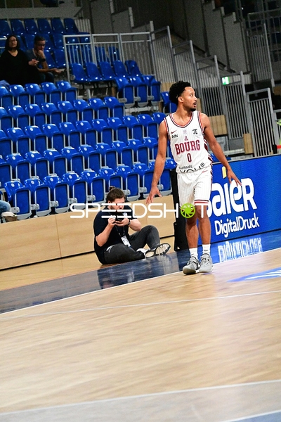 Darius McGhee (0; JL Bourg Basket) auf dem Court