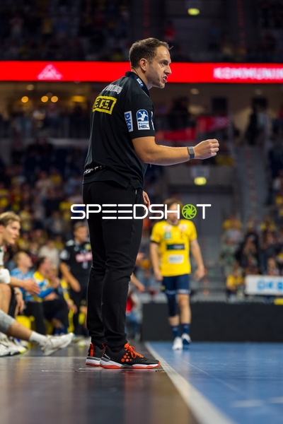 Trainer Raul Alonso (Trainer; SC DHfK Leipzig) an der Seitenlinie