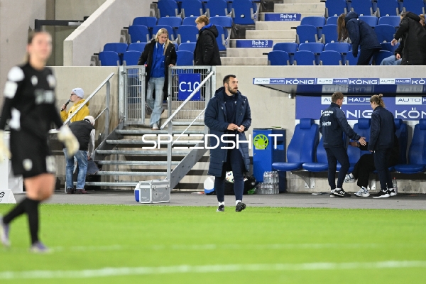 Trainer am Spielfeldrand