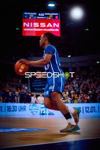 Spieler dribbelt den Ball