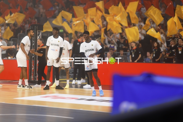 Spieler wärmen sich auf