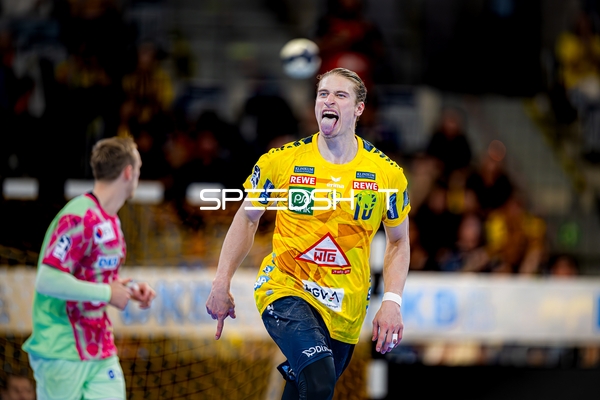 Juri Knorr (10, Rhein Neckar Löwen) jubelt