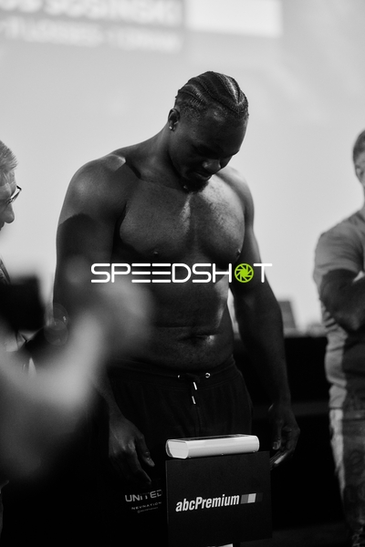 Ringside-Zone Face-Off