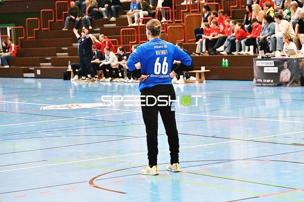 Spieler mit Nummer 66 auf dem Spielfeld