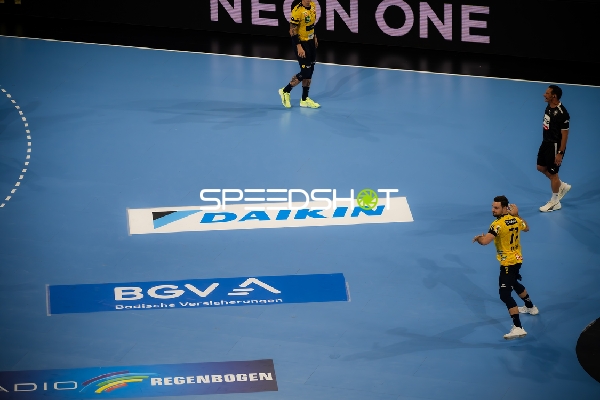 Dani Baijens (77; Rhein Neckar Löwen) wirft aufs Tor