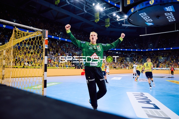 Torhüter jubelt über eine erfolgreiche Abwehraktion.