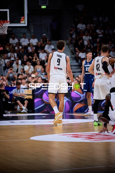 Franz Wagner (9; Deutschland) und Andreas Obst (42; Deutschland) auf dem Court