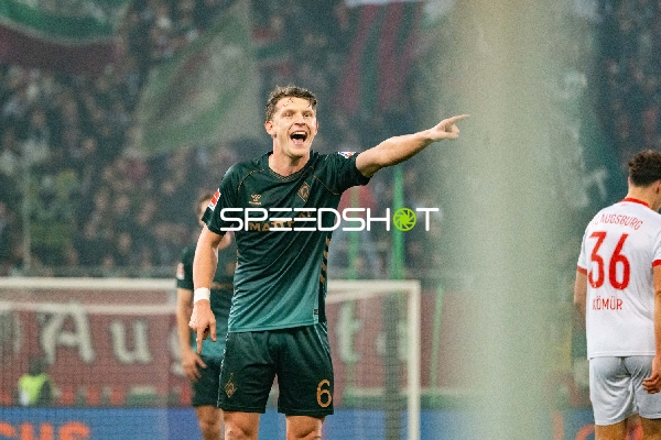 Spieler zeigt Richtung