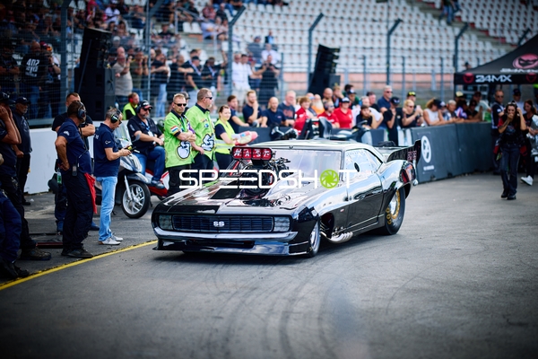 Drag Racing Pro Mod Rennwagen in Boxengasse