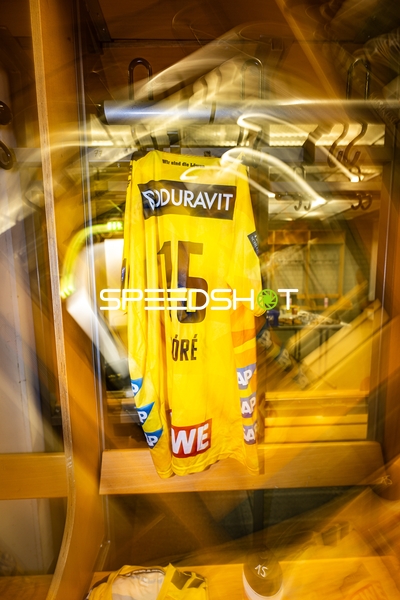 Trikot von  in Umkleide