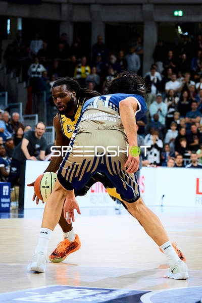 Tray Buchanan (2; MHP Riesen Ludwigsburg) gegen MLP Academics Heidelberg