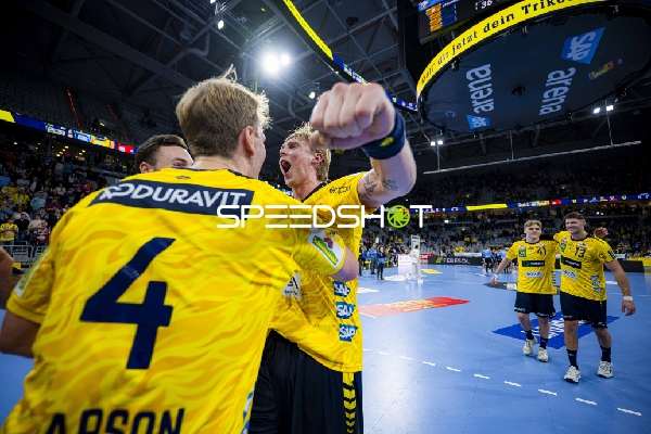 Edwin Aspenbäck (78; Rhein Neckar Löwen) und Sebastian Heymann (13; Rhein Neckar Löwen) feiern