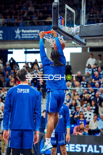 Dunk von Paul Zipser (9, MLP Academics Heidelberg)