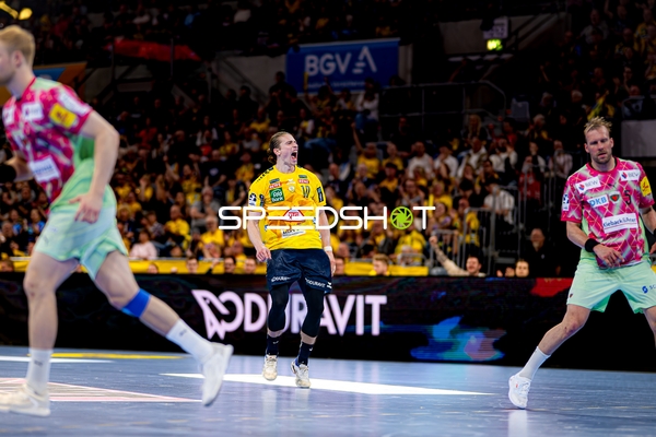 Juri Knorr (10, Rhein Neckar Löwen) jubelt