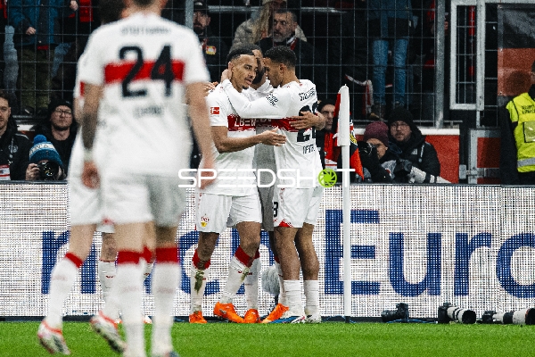 Spieler feiern Torjubel