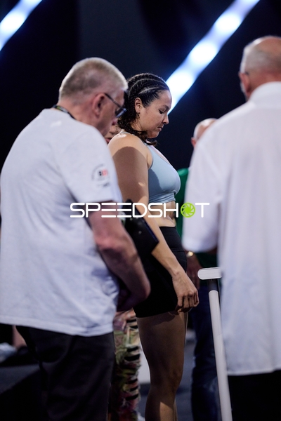 Ringside-Zone Face-Off