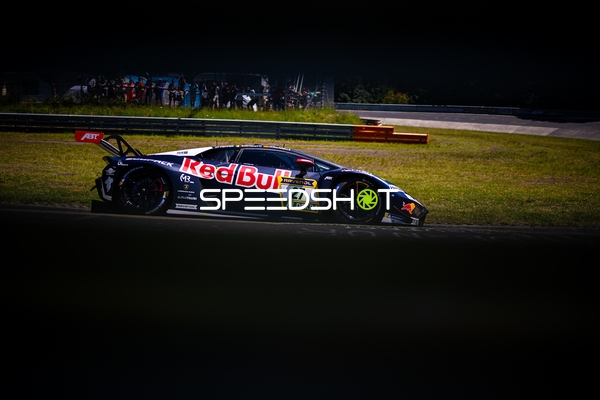 Rennfahrzeug auf der Rennstrecke