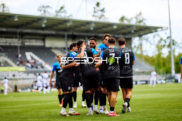 Duell und Kampf um Ball