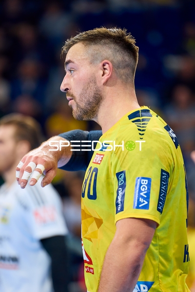 Ein Spieler mit der Nummer 10 gestikuliert während des Spiels.