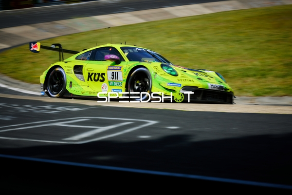 Fahrzeug #911 auf der Rennstrecke