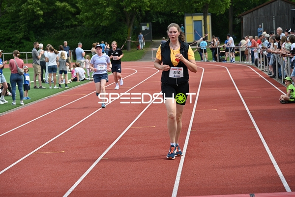 Läuferinnen beim TVE Sommerlauf Edingen