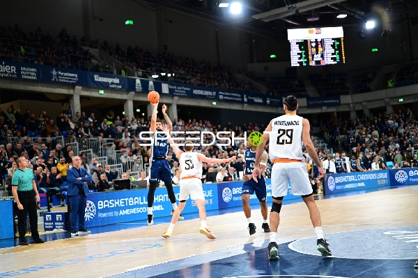 Eric Reed Jr. (43; MLP Academics Heidelberg) in Aktion