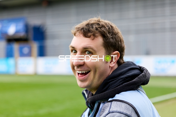 Person am Spielfeldrand