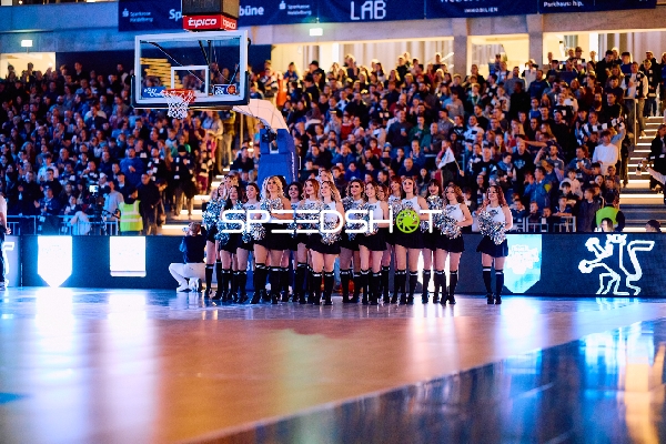 Cheerleading-Performance