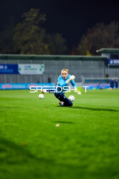 Torwart Laura Dick (1; TSG Hoffenheim Frauen) in Aktion