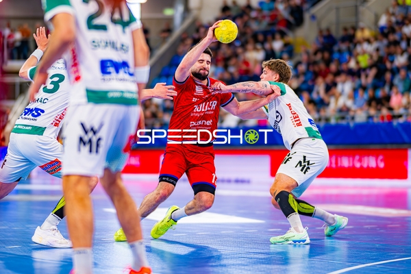 Foul Juan De la Pena (13;SG BBM Bietigheim) gegen 3; Frisch Auf Göppingen