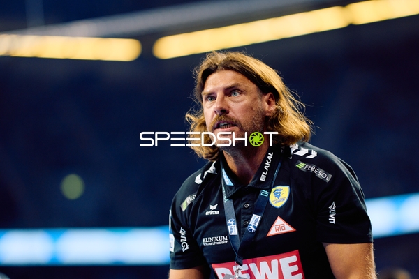 Cheftrainer Sebastian Hinze (cheftrainer; Rhein Neckar Löwen) in Aktion