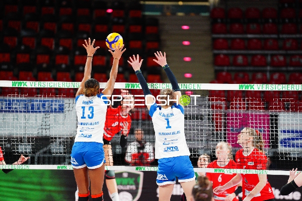 Blockaktion am Netz mit Sally Marie Marong (13; ESA Grimma Volleys) und Marie Dreblow (1; ESA Grimma Volleys)