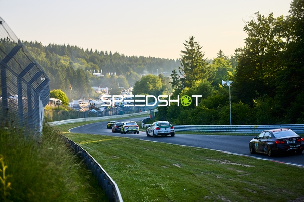 Rennwagen auf Strecke