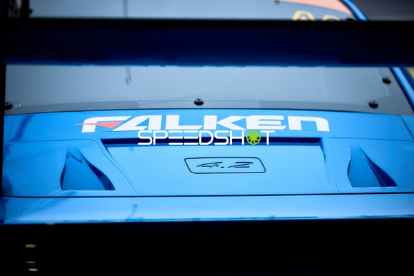 Fahrzeug von Falken Motorsports (33): Alessio Picariello, Julien Andlauer in Szene