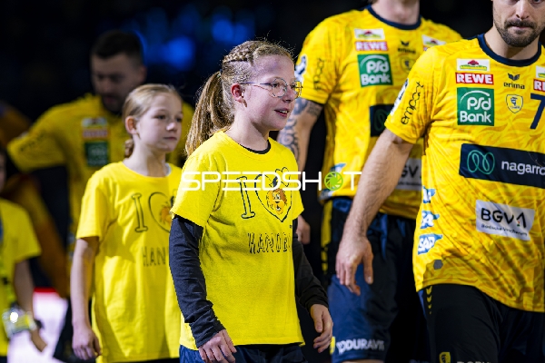 Spieler Dani Baijens (77; Rhein Neckar Löwen) und Jannik Kohlbacher (80; Rhein Neckar Löwen) in Aktion