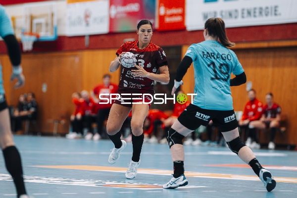 Lucie-Marie Kretzschmar (33; HSG Bensheim/Auerbach) und Luca Farago (19; Thüringer HC) in Aktion