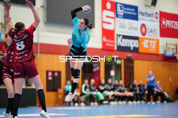 Szene mit Julie Holm (8; Thüringer HC) und Lena Sophia Degenhardt (8; HSG Bensheim/Auerbach)