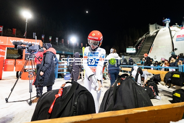 Startnummer 26 bei Two-Nights Tour Skispringen Damen