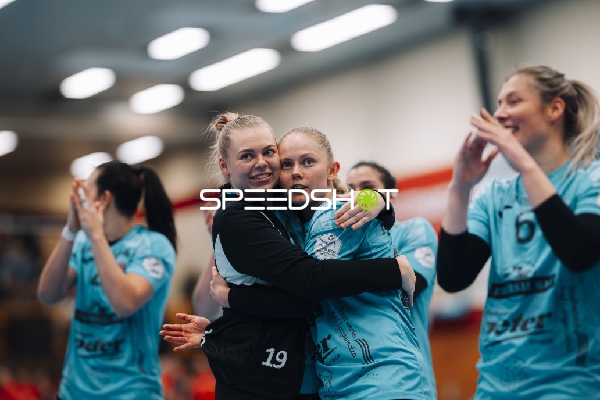 Szene mit Lotta Heider (7; Thüringer HC) und Rikke Hoffbeck Petersen (22; Thüringer HC)