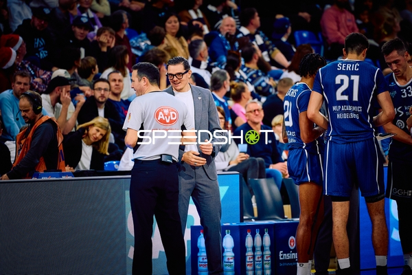 Auszeitgespräch an der Seitenlinie