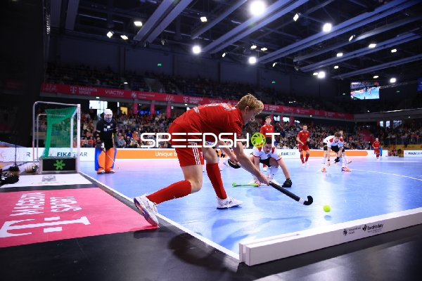 Jacek KUROWSKI (9; Polen) gegen Xaver HASUN (93; Österreich) im Duell