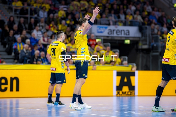 Jubel von Jannik Kohlbacher (80; Rhein Neckar Löwen) und Teamkollegen