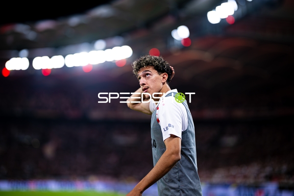 Ameen Al-Dakhil (2; VfB Stuttgart) auf dem Feld