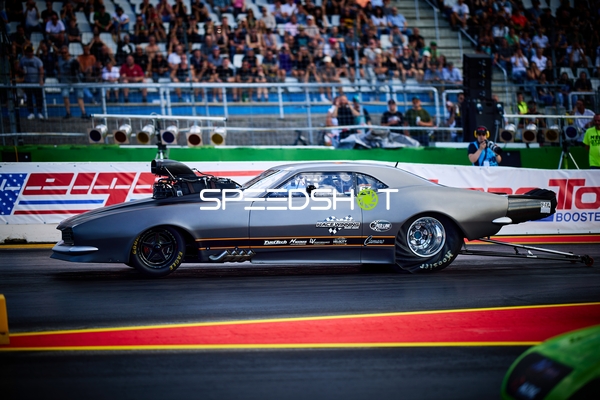 Drag Racing Fahrzeug am Start