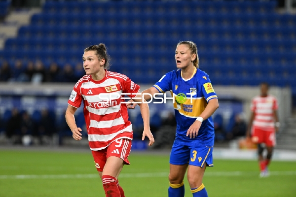 Zweikampf zwischen Toma Ihlenburg (3; CZJ) und Sophie Weidauer (9; 1. FC Union Berlin)